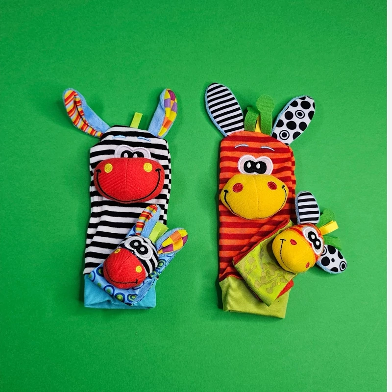 ست جوراب و مچ بند جغجغه ای نوزاد